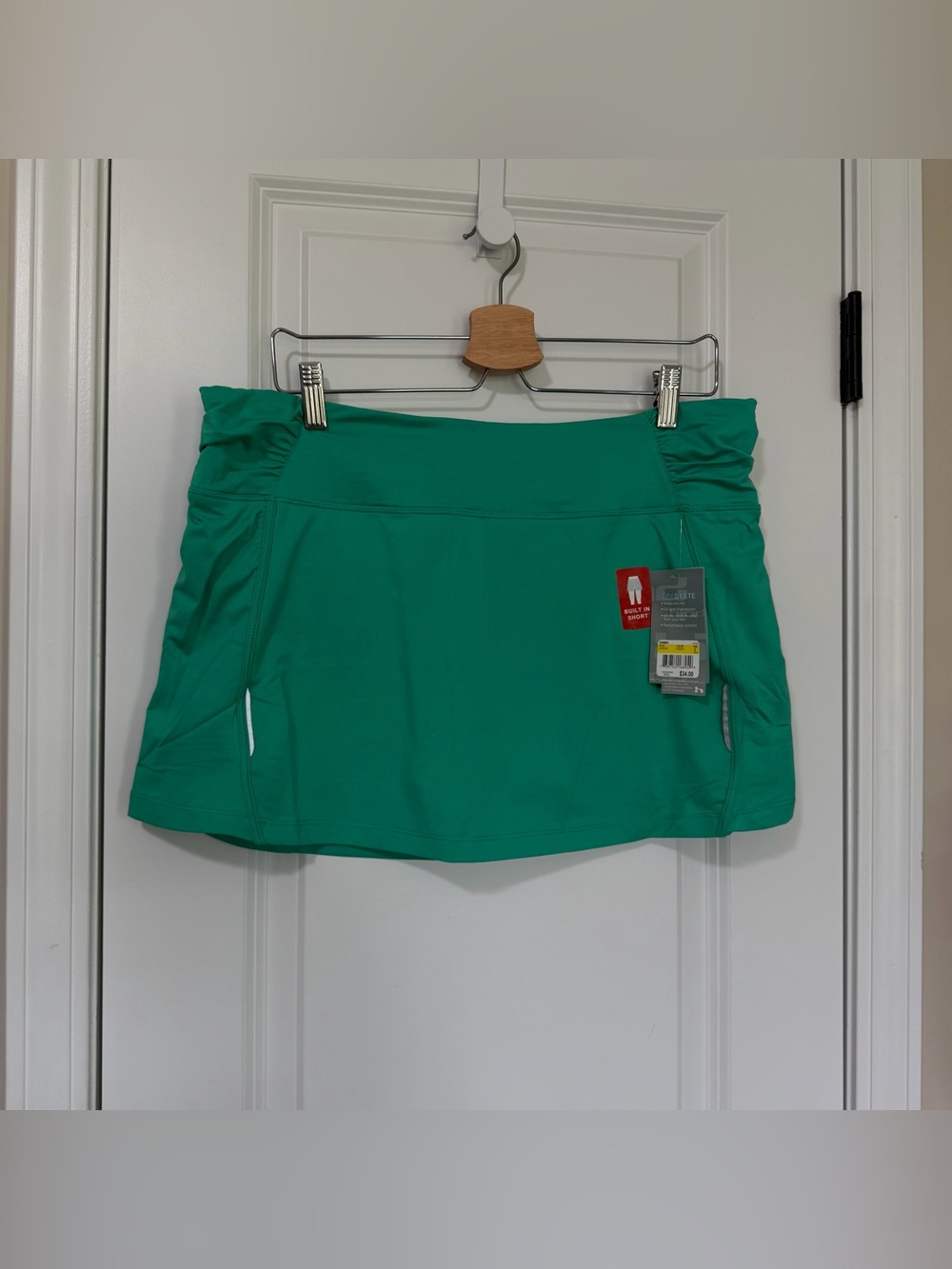 Hind Dry Lete Green Athletic Skirt with built in short Women’s Size Large NWT
